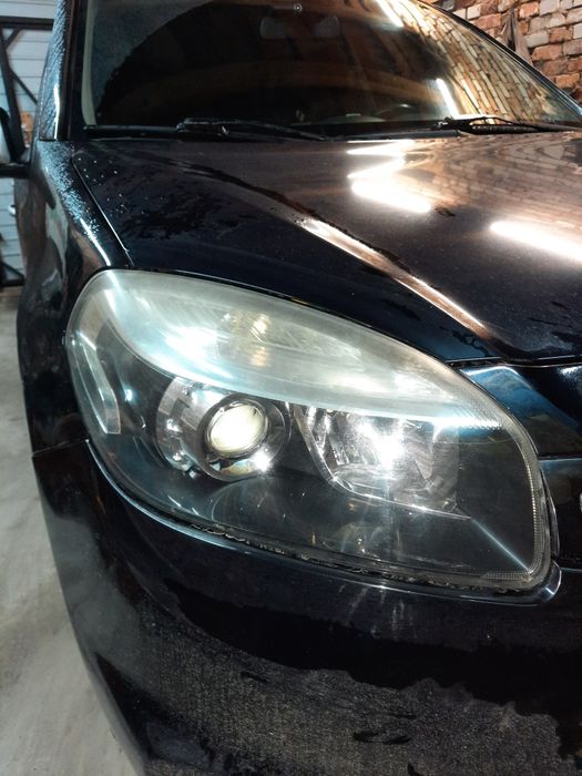 Полірування фар автомобіля