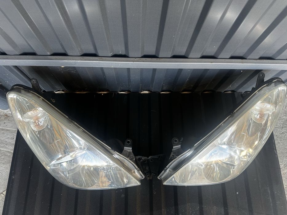 Фари Toyota Corolla Verso корола версо