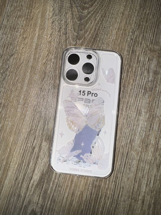 Чехол на IPhone 15 pro с бабочками силикон