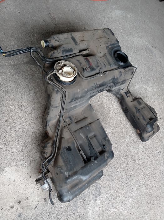 Audi A8 D2 2.8  3.7 zbiornik paliwa pompka paliwa