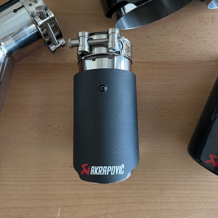 Новые насадки на трубы вихлопа akrapovic одинарные двойные в наличии