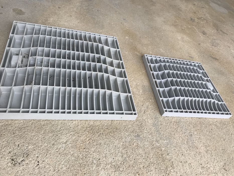 Tampa de esgoto dakota com 300 mm e outra 400 mm