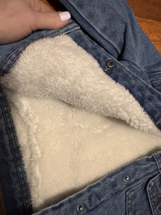 Джинсова куртка на дівчинку