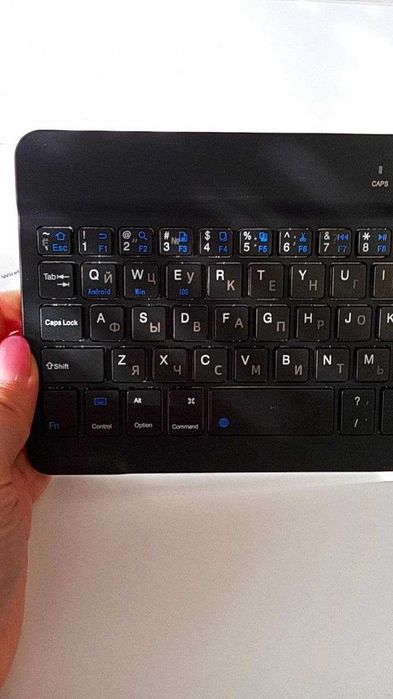 Компактная беспроводная Bluetooth-клавиатура