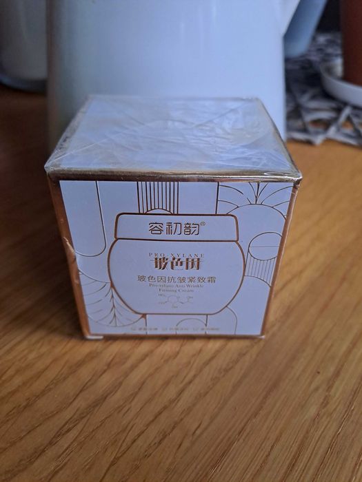 Krem do twarzy biały bandaż