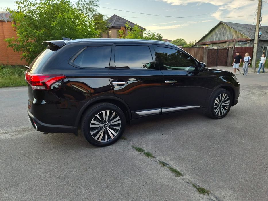 Mitsubishi Outlander  Мітсубісі Аутлендер