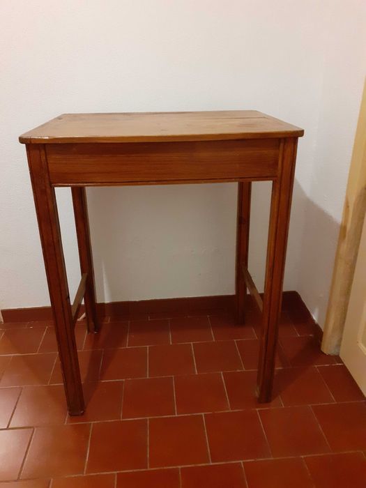 Mesa, em madeira maciça (pinho) - Amadora