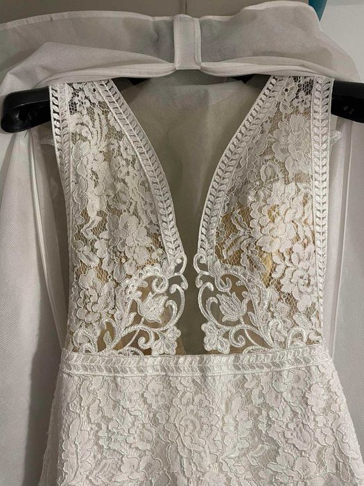 Elegancka suknia ślubna.