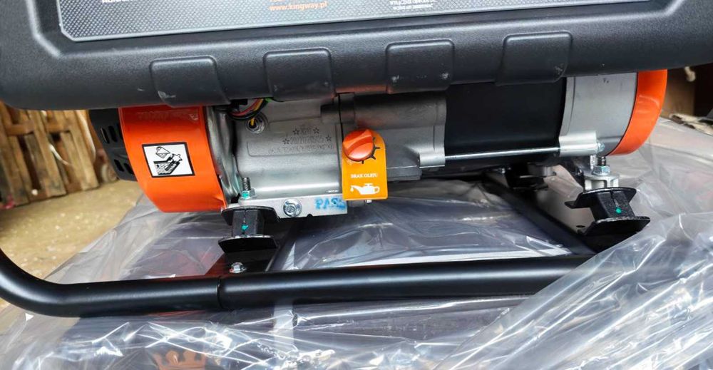 Kingway генератор 3 кВт мідна обмотка AVR однофазний бензин 2 розетки