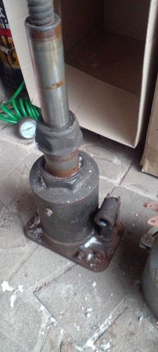 продам гидравлический домкрат