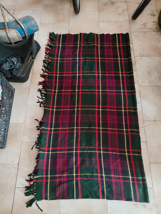 Cobertura antiga em bom estado geral 5€