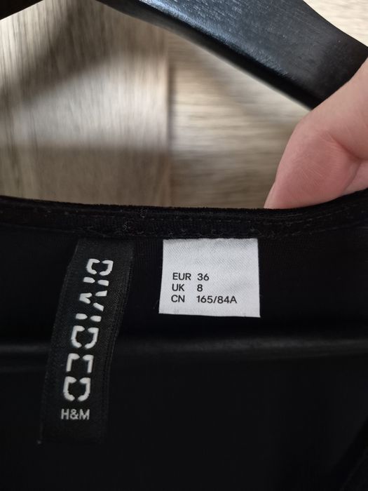 Sukienka mała czarna welurowa mini S / 36 długie rękawy dekolt koperto