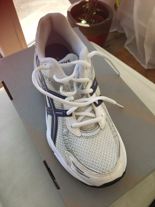 Ténis Asics Gel novos 37,5