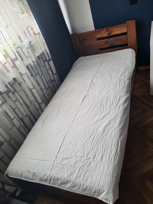 Łóżko pojedyncze sosnowe 90 × 200 cm z materacem
