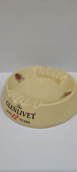 Cinzeiros com publicidade de Whisky