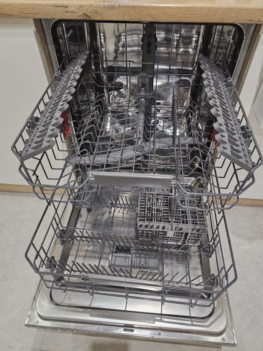 Посудомийна машина WHIRLPOOL