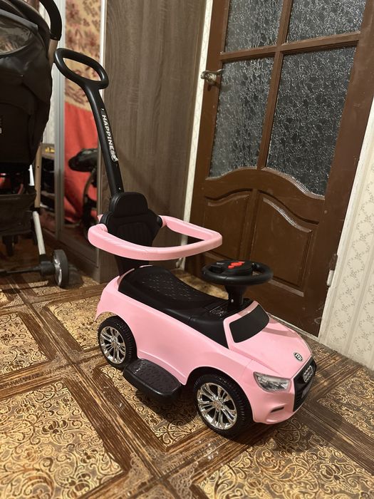 Машина толокар с ручкой як новий