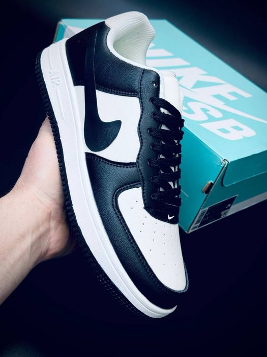 Мужские кроссовки Nike Черно-Белые кожаные красовки найк белые