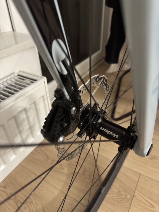 Focus Izalco max Carbon zintegrowany kokpit