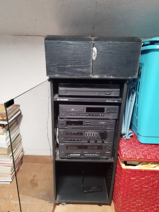 Aparelhagem Sony com móvel e duas colunas