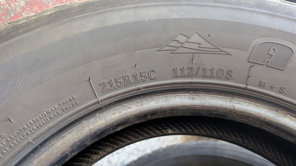 Pneus A/T como novos 215 R15