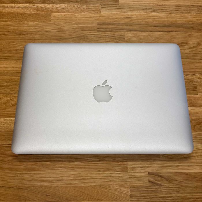 MacBook Air 2015 13 cali Intel i5 8 GB RAM