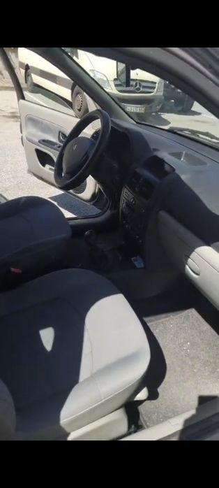 Renault clio 1.2514856427685816324