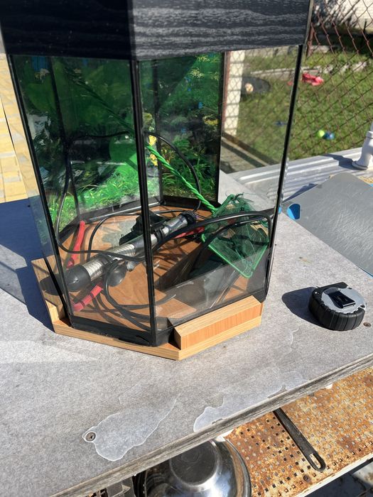 Продам б/у акваріум