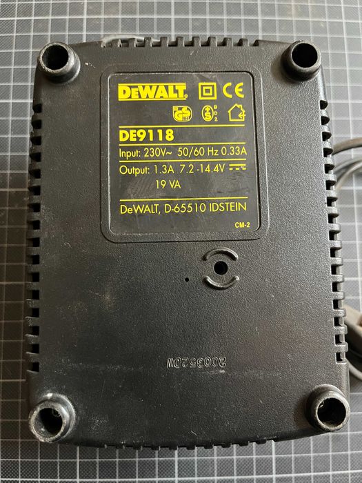 Berbequim sem fio DeWalt DW926 com 2 baterias Ni-Cd 9,6 V+ carregador