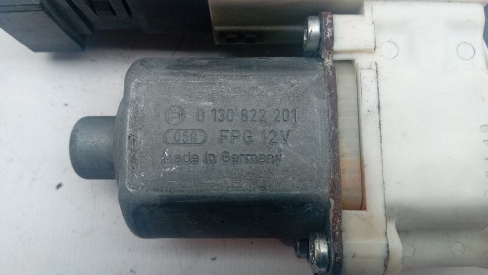Motor vidro frente direito PEUGEOT 407 (6D_)