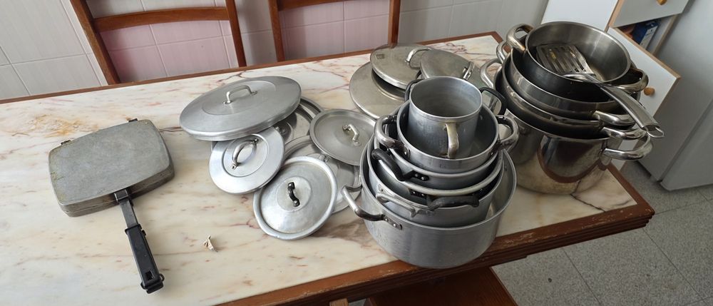 Various Pots and Pans485486034839808001