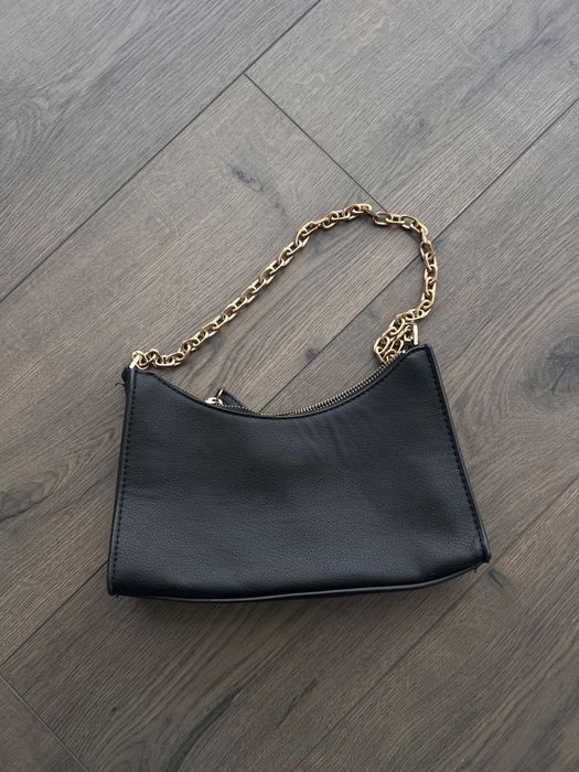 Маленька чорна сумочка Mango