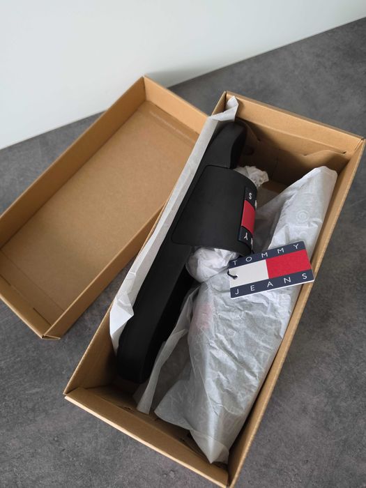 Nowe, oryginalne klapki Tommy Hilfiger
