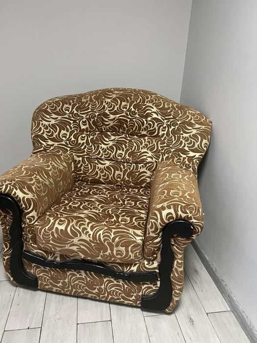 Продам набір диван і два крісла