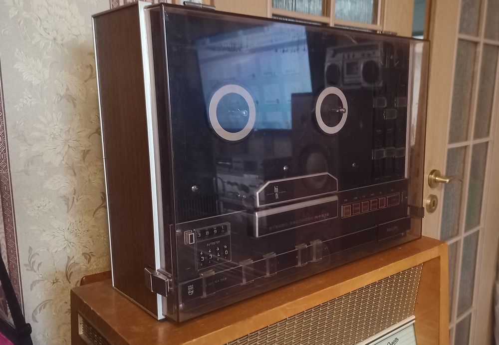 Магнітофон бабінний PHILIPS N4510, 3 мотори, 3 головки чудовий стан.