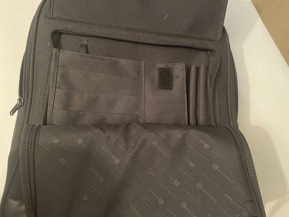 Vendo mochila Delsey com espaço para portátil