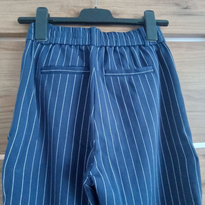 Eleganckie spodnie w paski na gumce Amisu New yorker