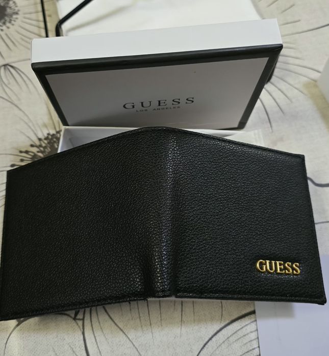 Carteira Guess (nova) na caixa