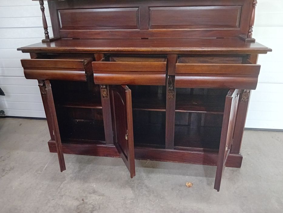 Pomocnik kuchenny, Kredens