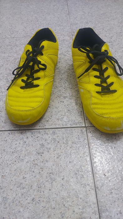 Sapatilha de futsal Umbro tamanho 42