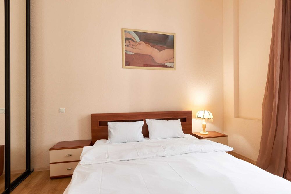 3 к Майдан, Софіївська площа, поряд Хрещатик