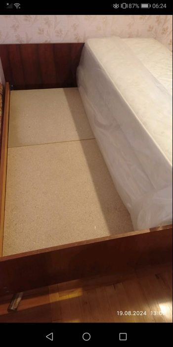 ТЕРМІНОВО продам ліжко б/в