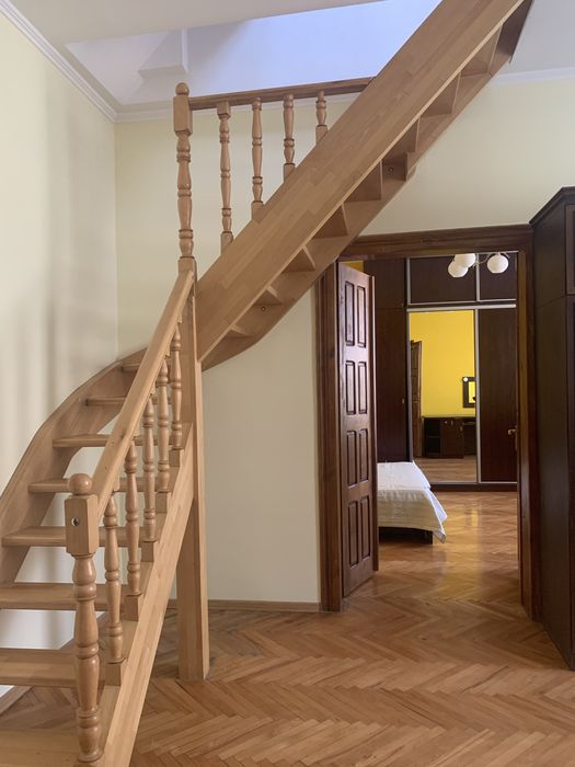 Продаж квартири 4кімнати вул Шептицьких ( універ)