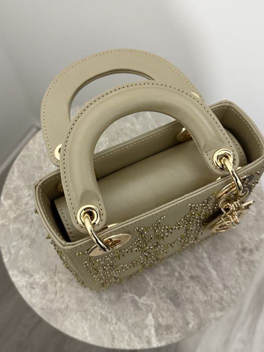 Dior Mini Lady Dior Cannage com Cristais – Bege/Champagne