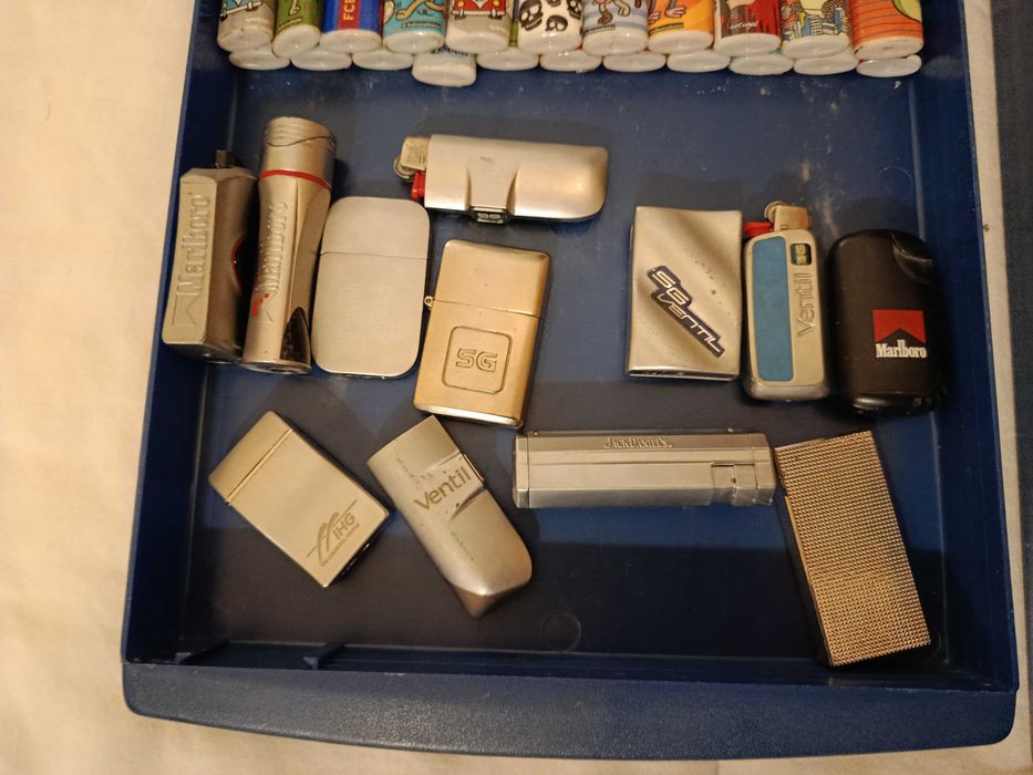 Lote isqueiros Clipper BIC e Marlboro