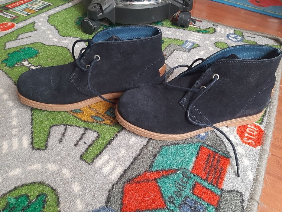Sapatos em camurça