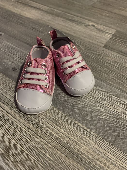 Продам нові дитячі кеди для дівчинки