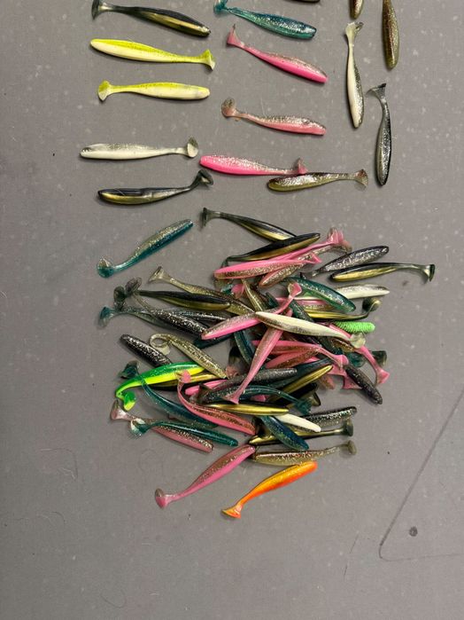 Lote de 80 vinis para pesca