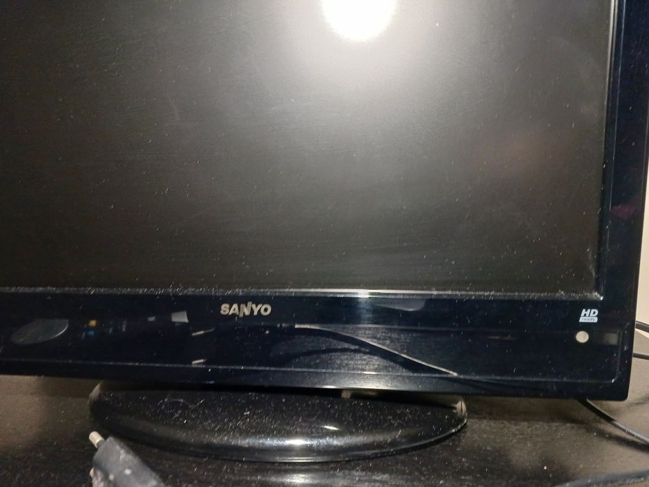 TV Sanyo com comando