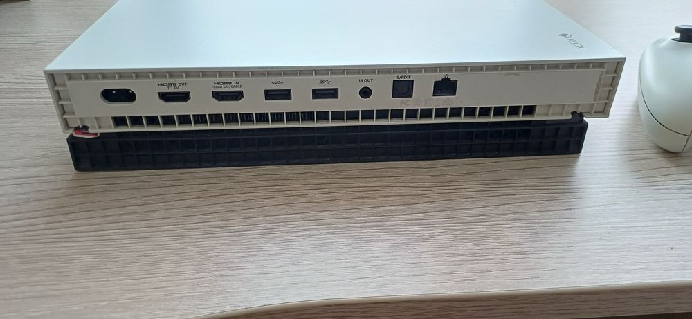 Продам Xbox one x,в ідеальному стані